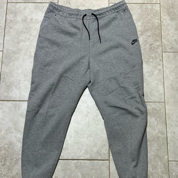 Men's Nike Sportswear Tech Fleece Gray Jogger Pants new with tags CU4495-063 - Picture 6 of 8